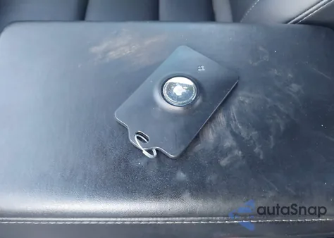 2020 Tesla Model Y Long Range Dual Motor All-Wheel Drive z USA, uszkodzony, nr VIN 5YJYGDEE7LF044433